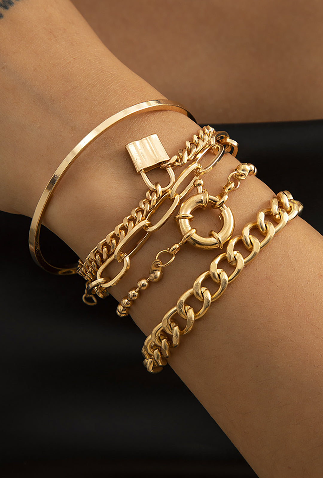 SET OF GOLDEN LAYERED BRACELETS